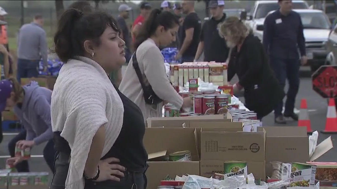 Austin non-profits give thousands of turkeys